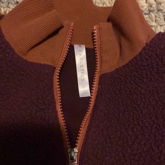 Fabletics Cropped pullover! - Picture 2 of 7